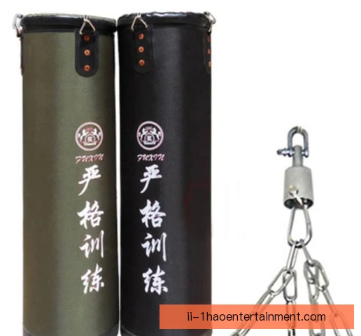 轻量级拳击寝技压制见效，地面控制转为胜势